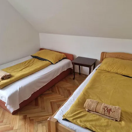 Reginavendeghaz Holiday home Balatonmariafurdo