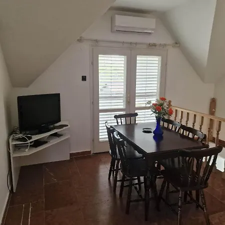 펜션 Reginavendeghaz