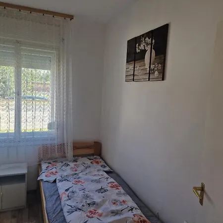 Reginavendeghaz Holiday home *